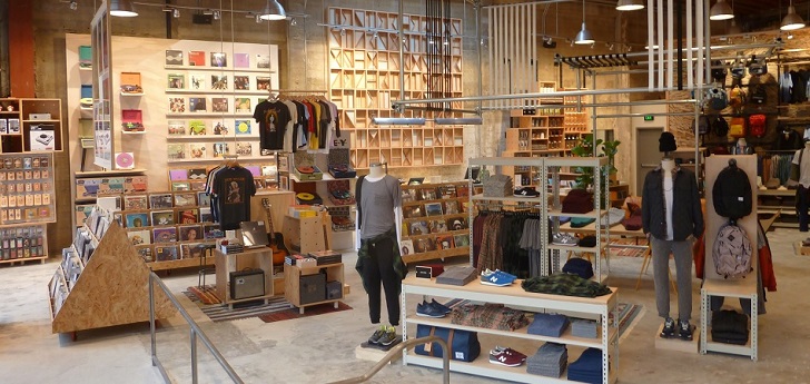 Tienda de Urban Outfitters en Estados Unidos. Urban Outfitters desafía la crisis y entra también en La Maquinista